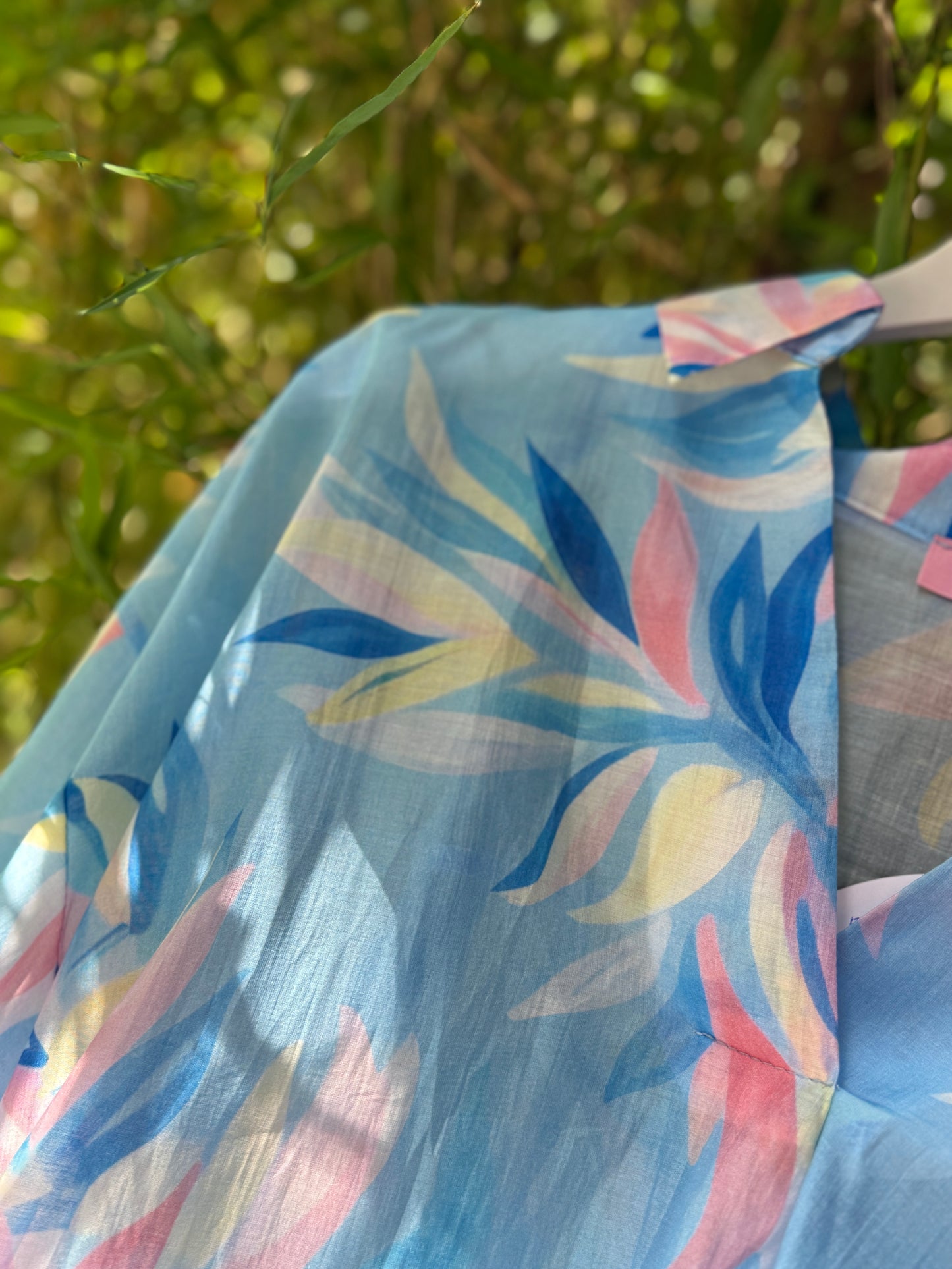 Bluse „Sky Bloom“ – Hellblau