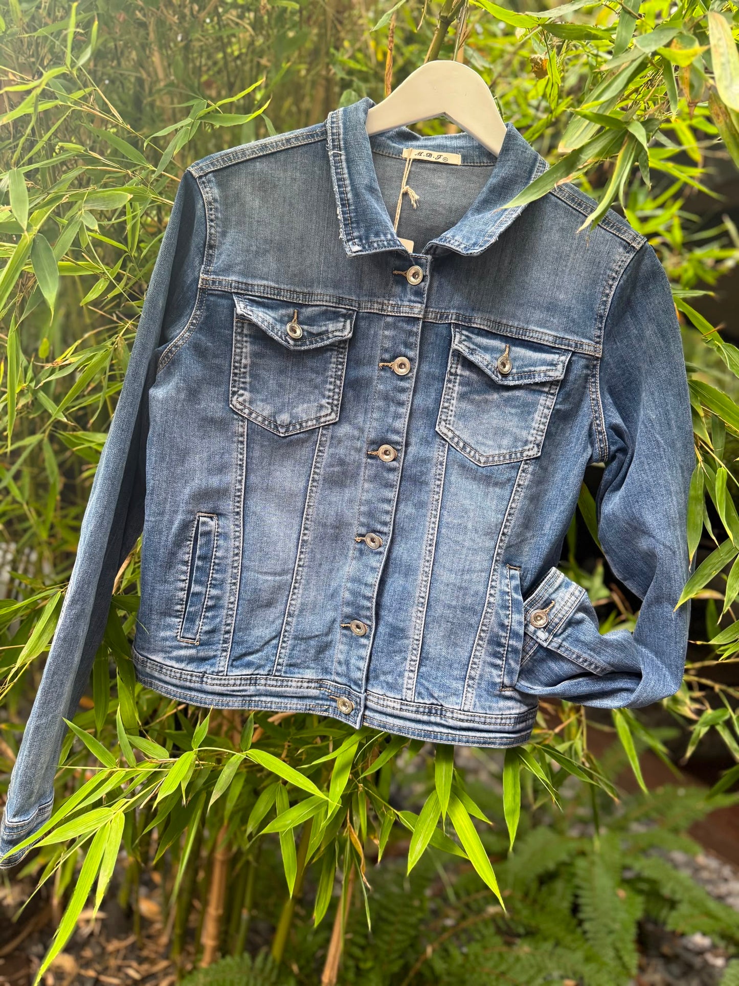 Schmale Jeansjacke mit Stretch