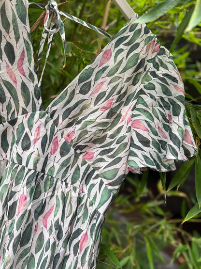 Sommerkleid mit Blätterprint