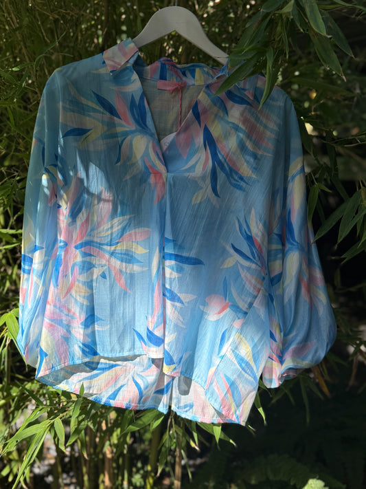Bluse „Sky Bloom“ – Hellblau