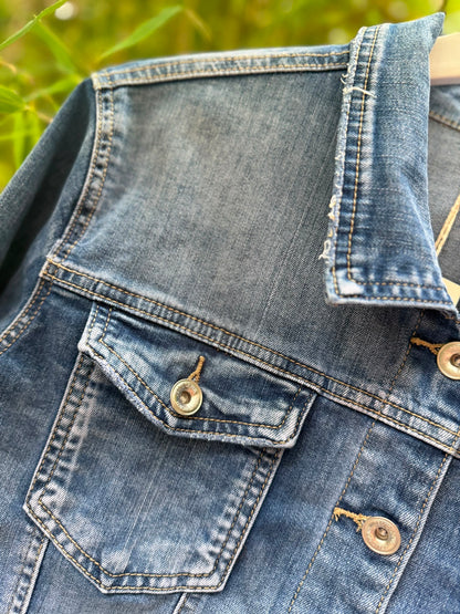 Schmale Jeansjacke mit Stretch